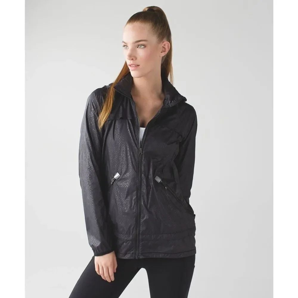 Lululemon Miss Misty Hooded Jacket II Desert Snake Embossed Black / Black